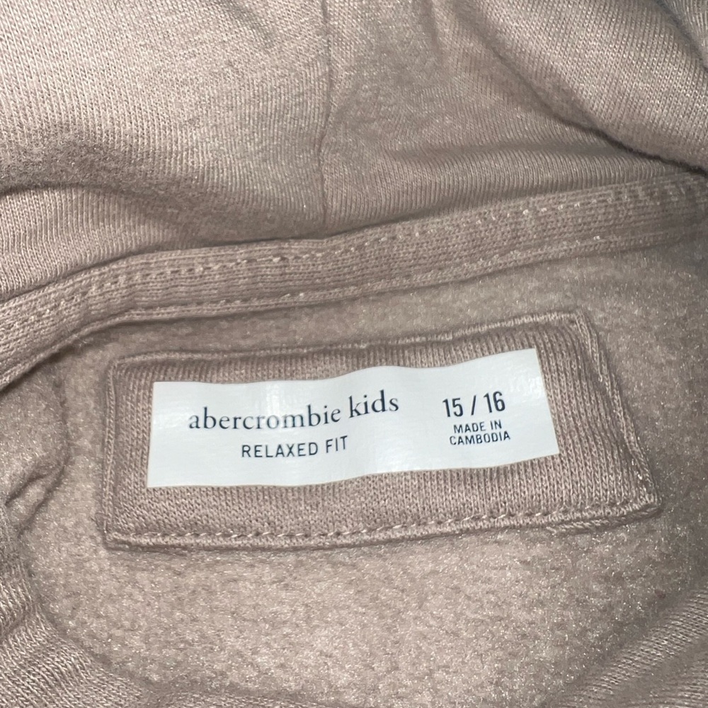 Brand new Abercrombie Kids (boys) tan sweatshirt size 15/16 - Picture 2 of 2